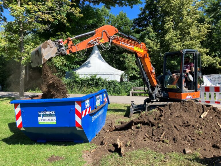 Erdarbeiten für Bäume der Partnerstädte - Wöhrder Wiese